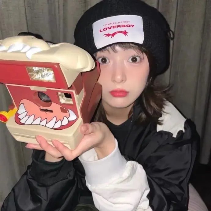 我们中的一个被绊倒